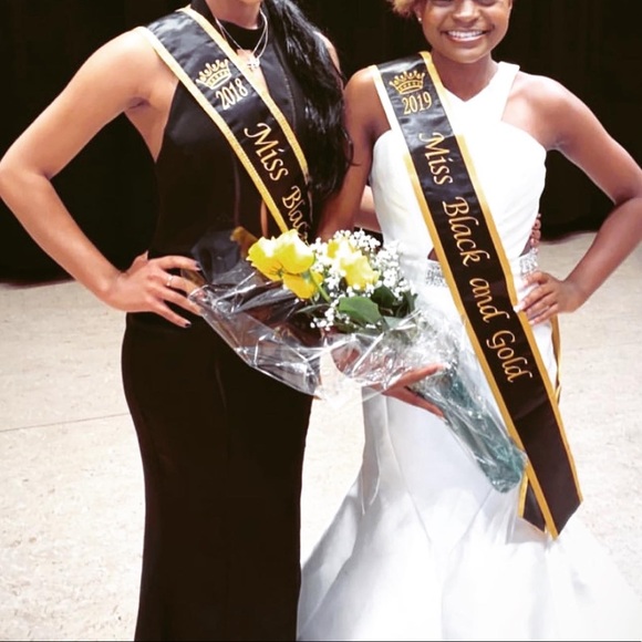 Formal gown by aqua. - Picture 5 of 5